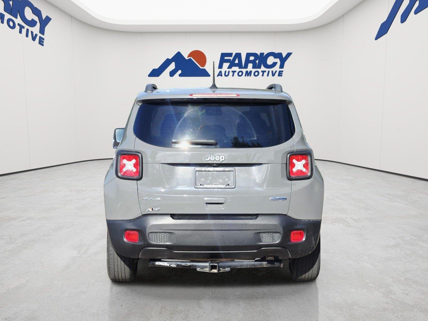 Used 2020 Sting-Gray Clearcoat Jeep Latitude image 5