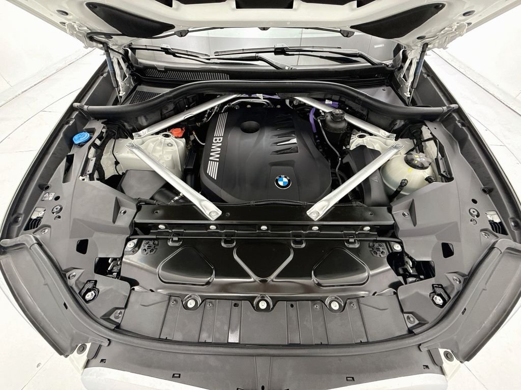 Certified Used 2025 Alpine White BMW xDrive40i image 28