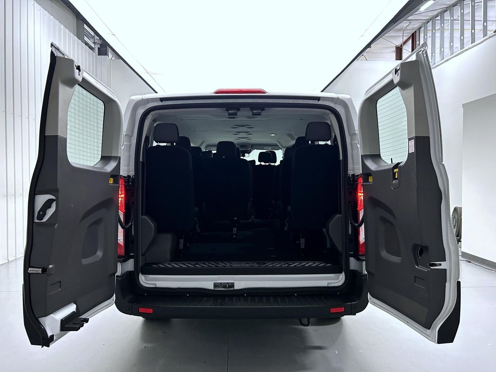 2025 Ford Transit Passenger Van XLT - Photo 20