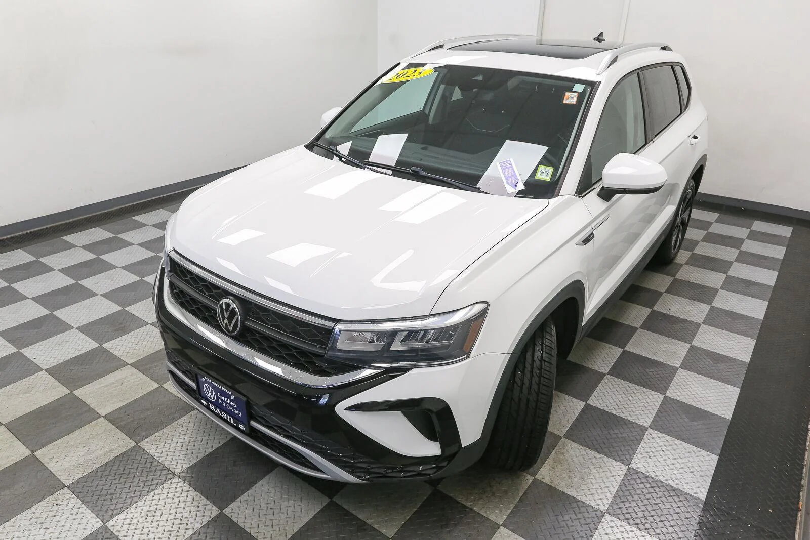 Used 2023 Pure White Volkswagen SE image 7