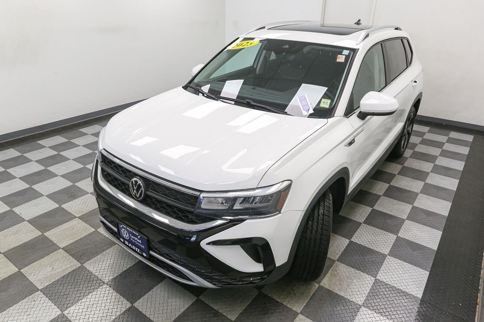 Used 2023 Pure White Volkswagen SE image 7