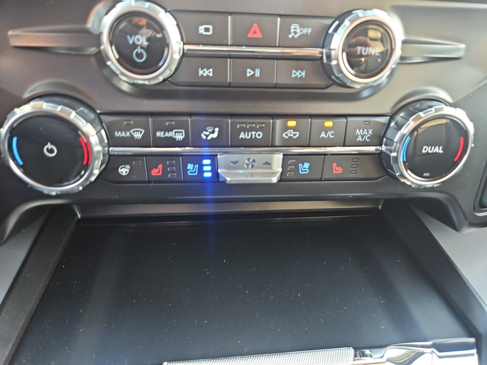 New 2026 Star White Metallic Tri-Coat Ford F-250® Lariat® image 17