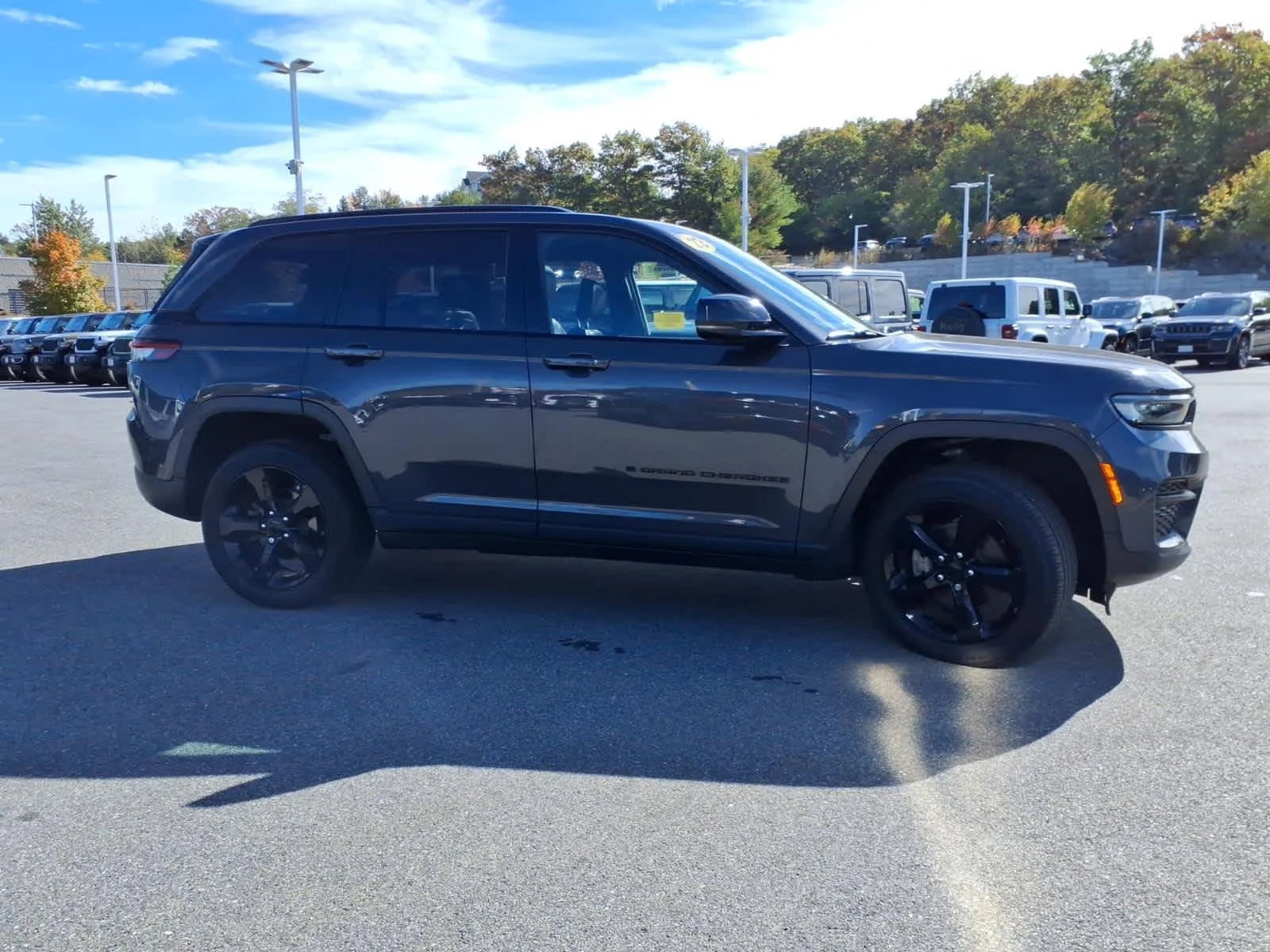 Used 2023 Baltic Gray Metallic Clearcoat Jeep Altitude image 6