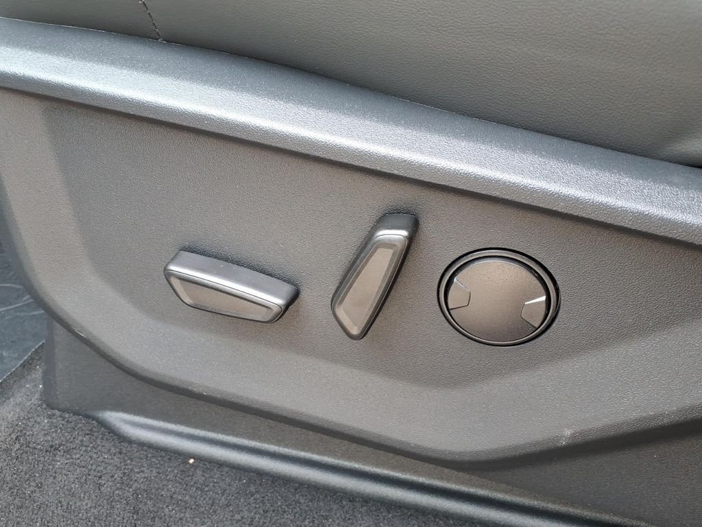 New 2026 Star White Metallic Tri-Coat Ford MAX Active image 19