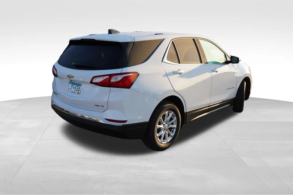 Used 2018 Summit White Chevrolet LT image 3