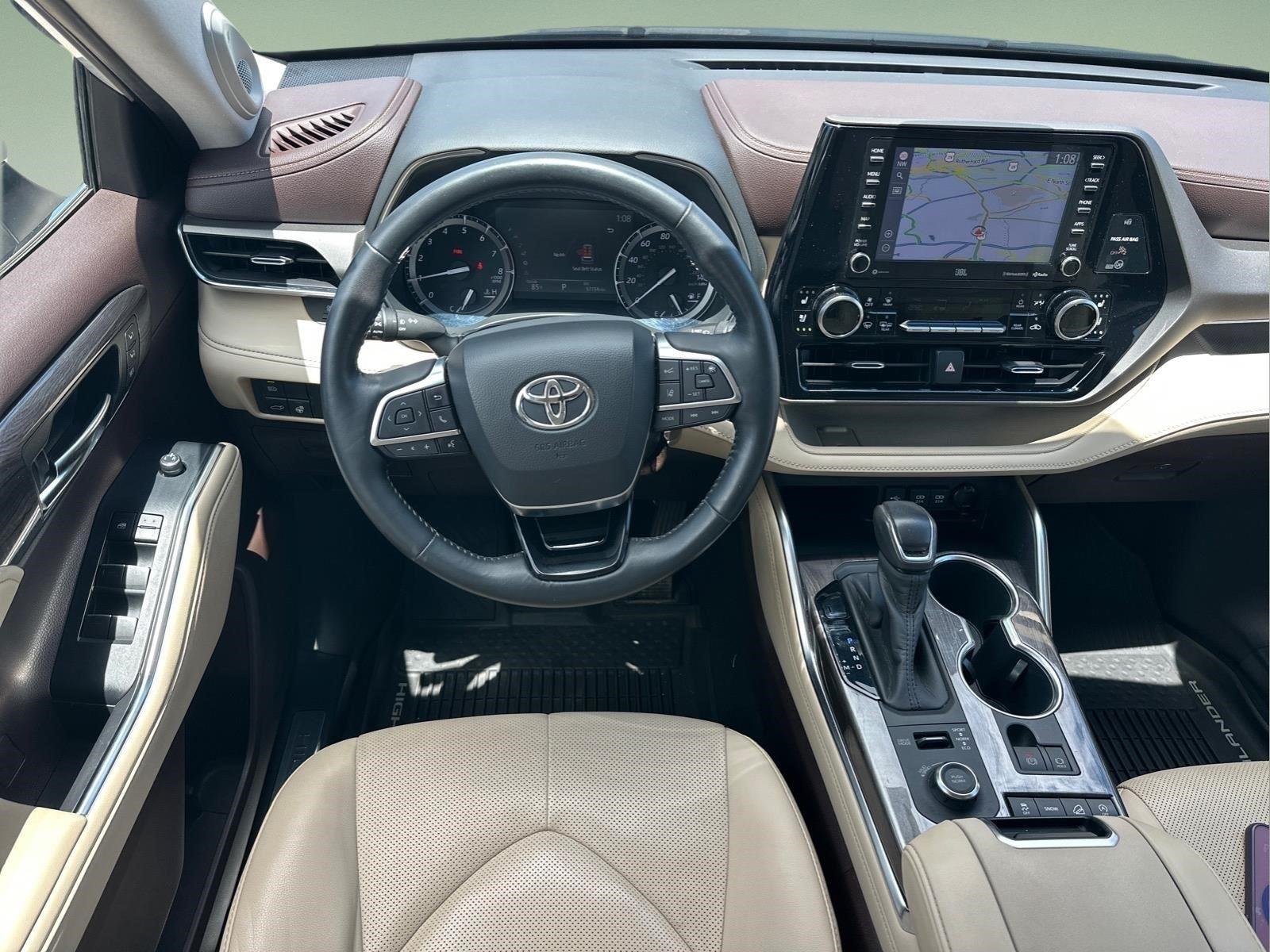 Used 2020  TOYOTA  image 14