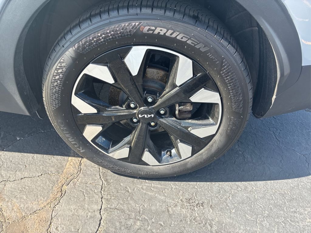 Used 2024 Wolf Gray Kia X-Line image 34