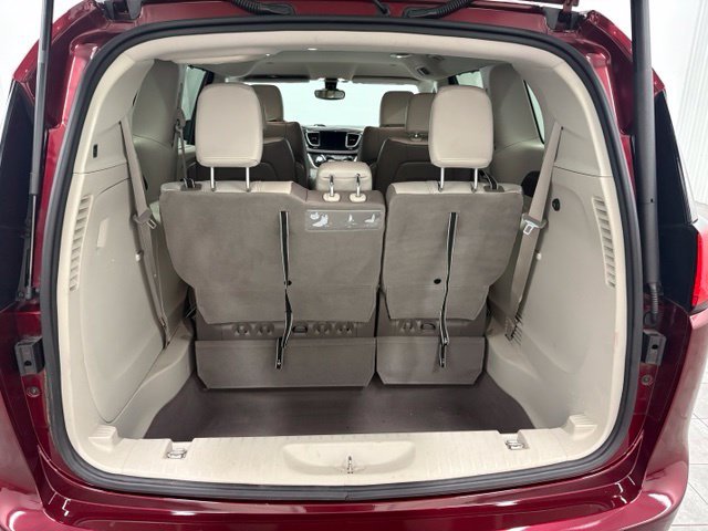 Used 2017 Red Chrysler Touring L image 8