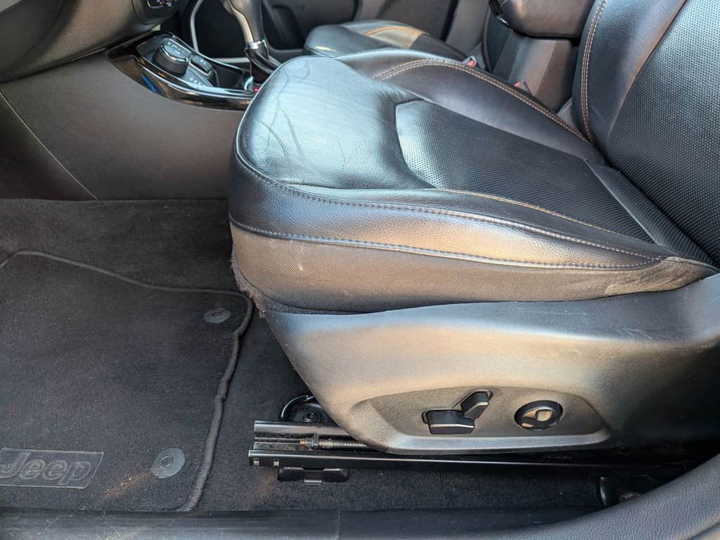 Used 2018 Blue Jeep Limited image 14