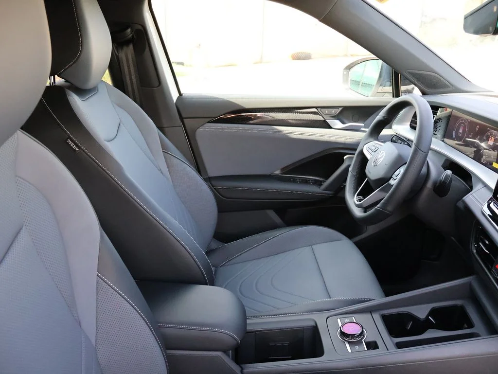 New 2026 White Volkswagen 2.0T SE R-Line Black image 13
