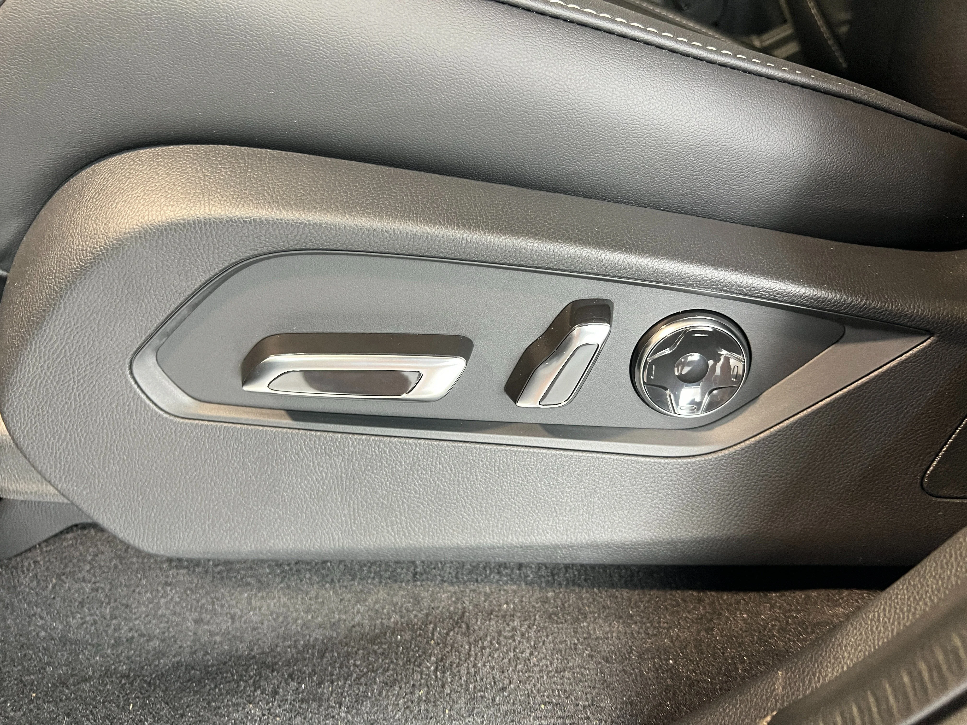 New 2026 Solar Silver Metallic Acura w/Technology Package image 15