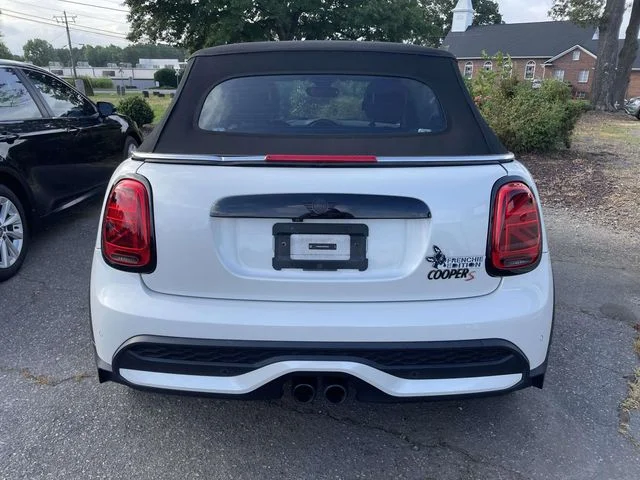 Used 2024 White Metallic MINI Signature image 5