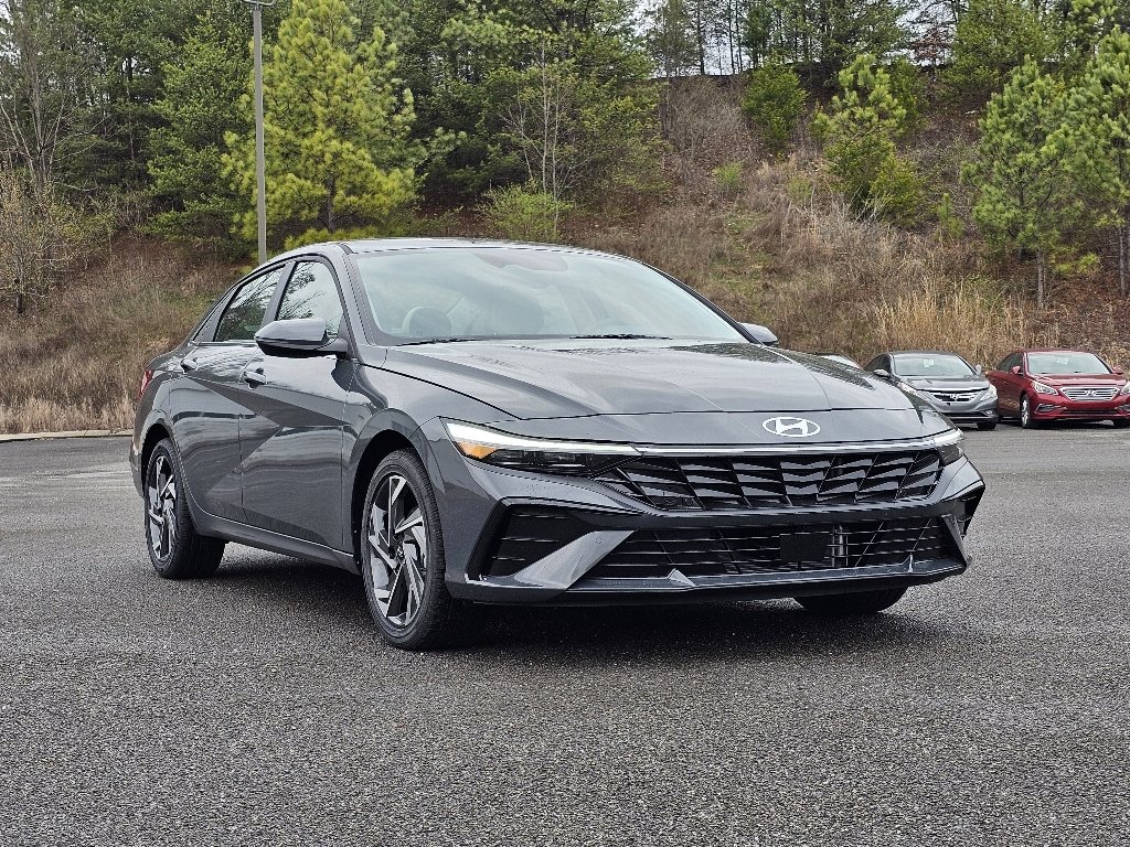 2024 Hyundai Elantra SEL - Photo 2