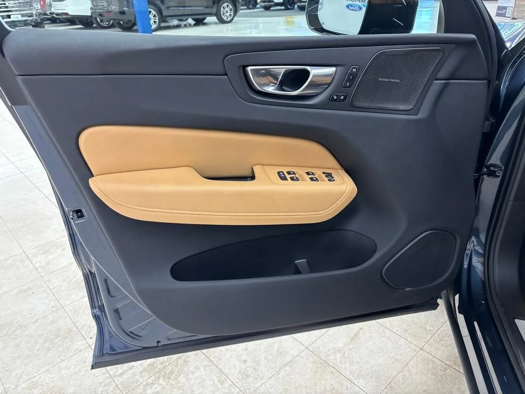 2025 Volvo XC60 Ultra - Photo 10