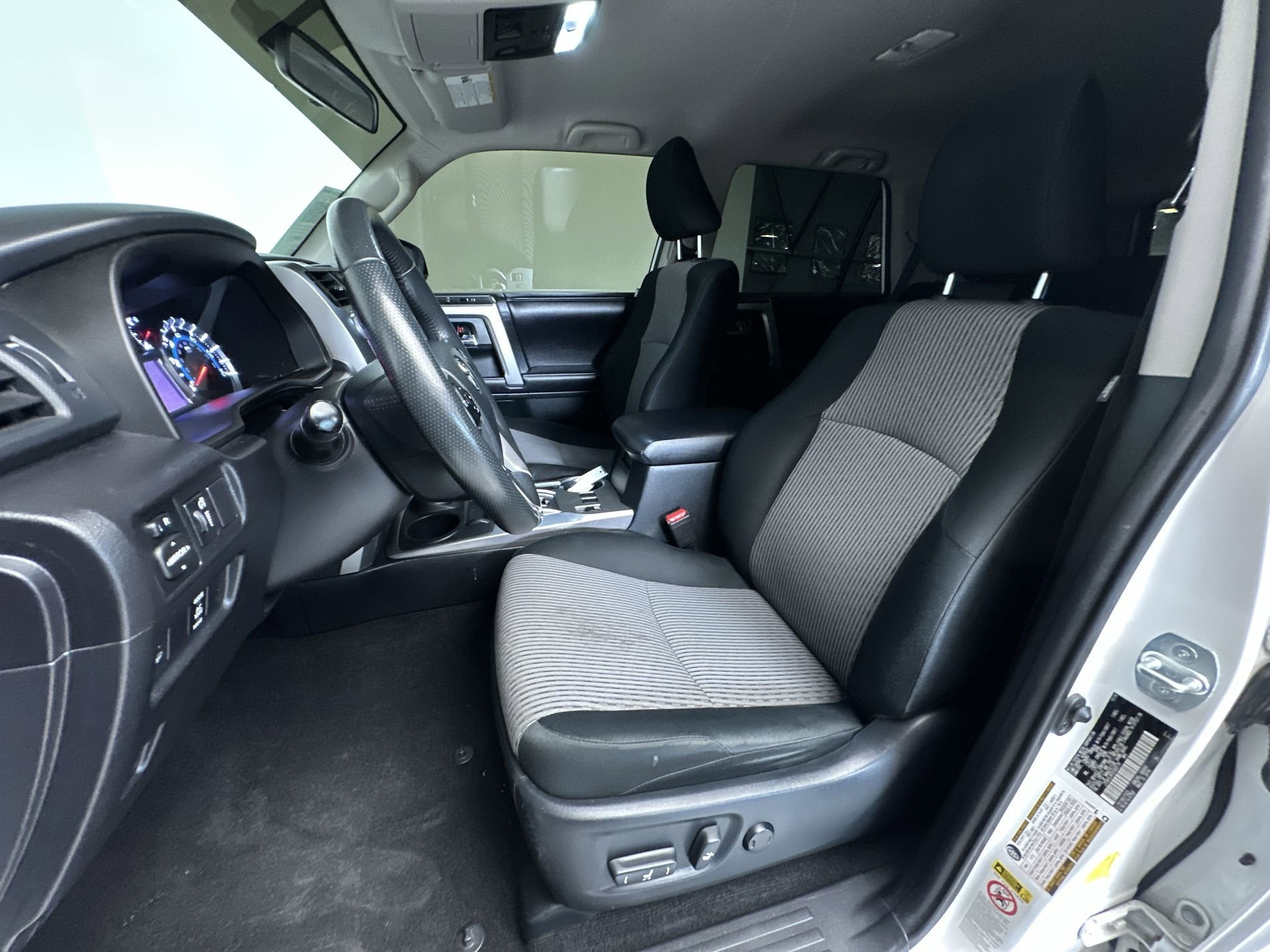 Used 2016 Super White Toyota SR5 image 12
