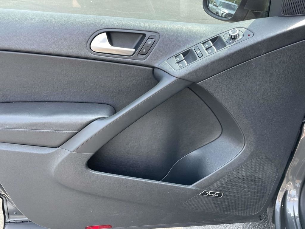 Used 2015 Gray Volkswagen SEL image 22