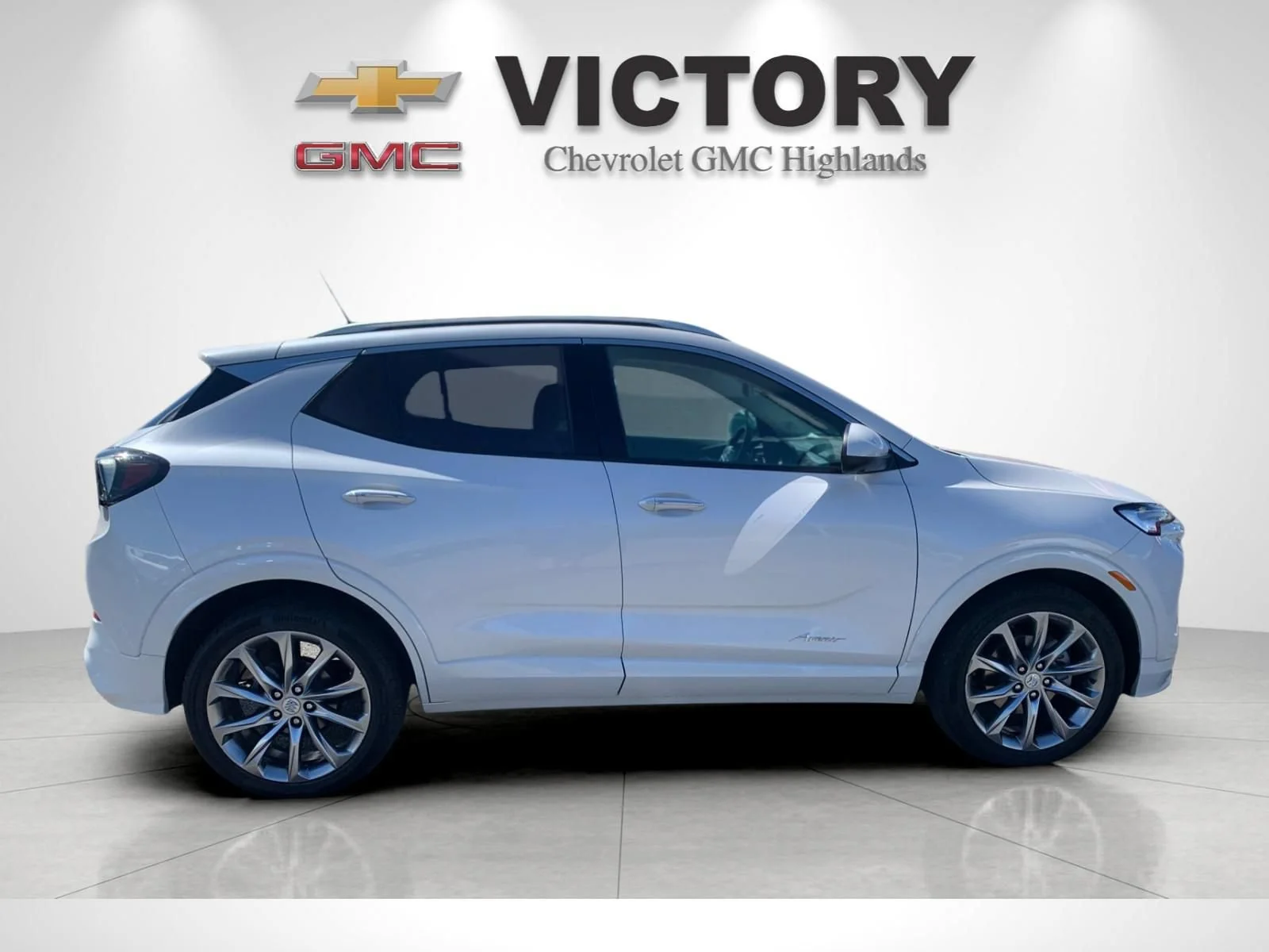 Used 2024 White Frost Tricoat Buick Avenir image 2