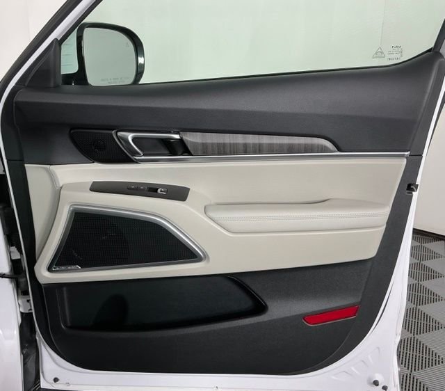 Used 2024 White Kia SX image 29