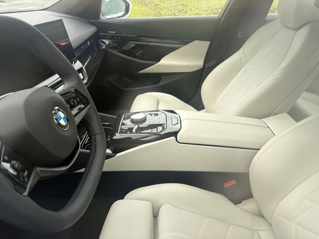 Used 2026 Mineral White Metallic BMW 530i xDrive image 7