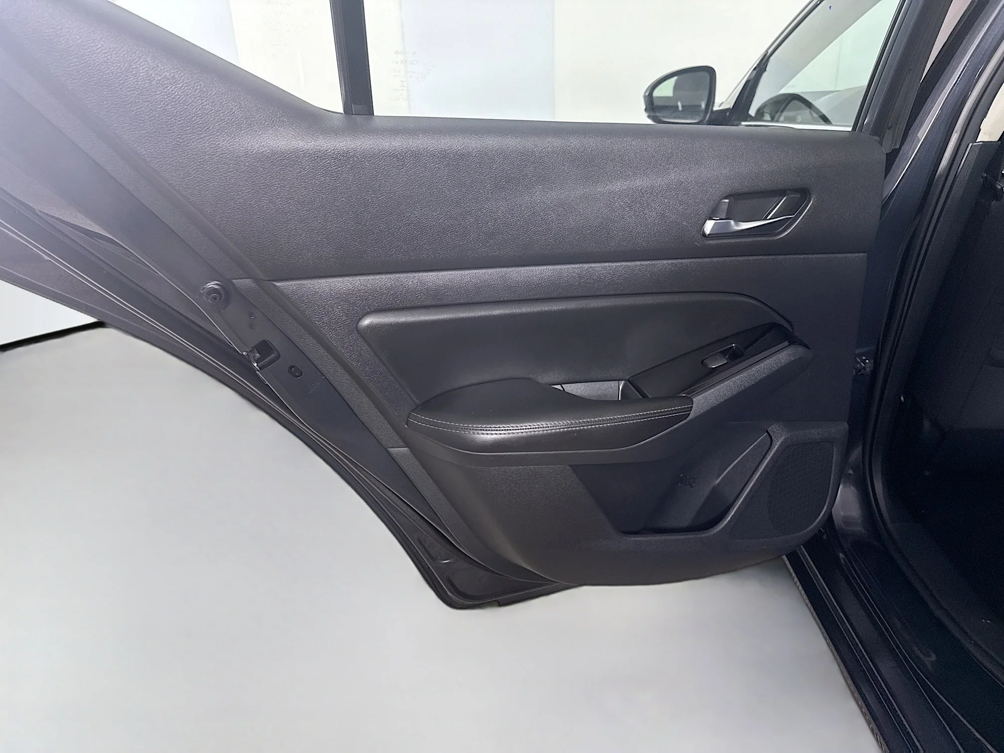 Used 2020 Storm Blue Metallic Nissan 2.5 SV image 22