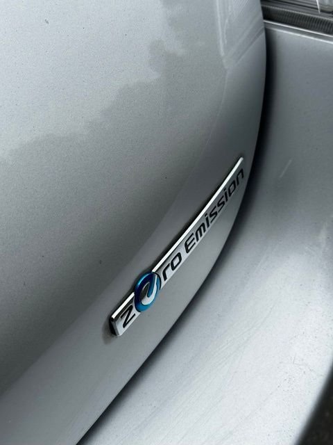 Used 2017 Brilliant Silver Nissan S image 28