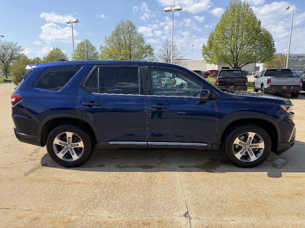Pre-Owned 2023 Honda Pilot EX-L w/Rear Captain's Chairs Sport