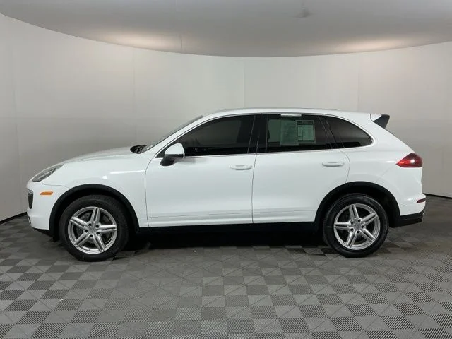 Used 2017  Porsche  image 8