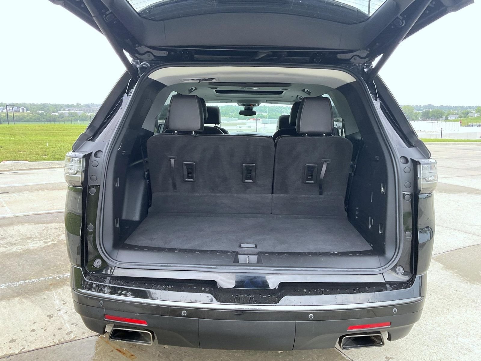 Used 2021 Black Chevrolet Premier image 9