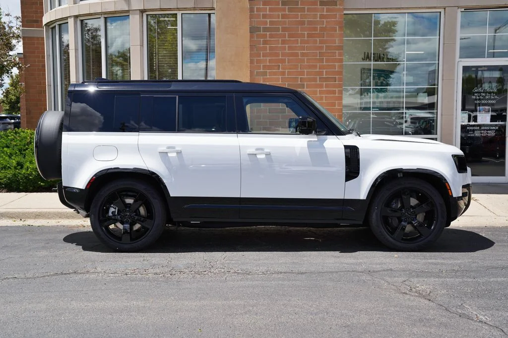 New 2026 Fuji White Land Rover X-Dynamic SE image 8