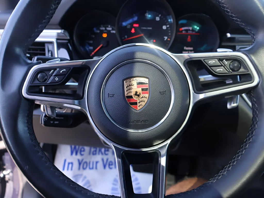 Used 2018  Porsche Base image 36