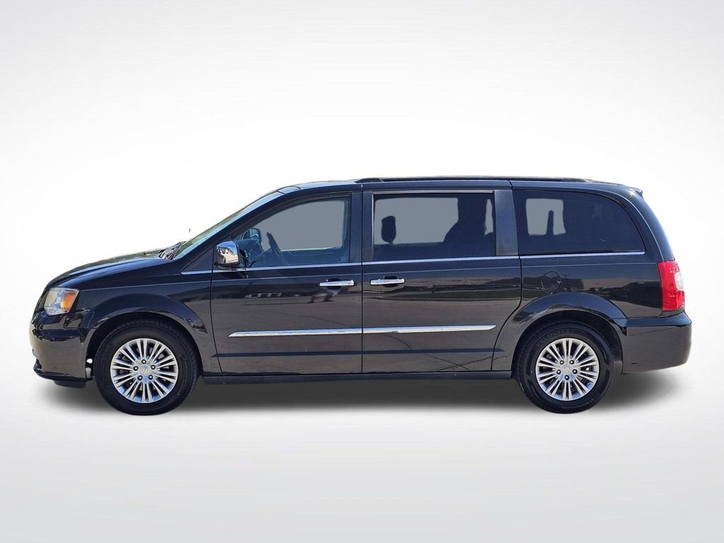Used 2015 Black Chrysler Touring-L image 9