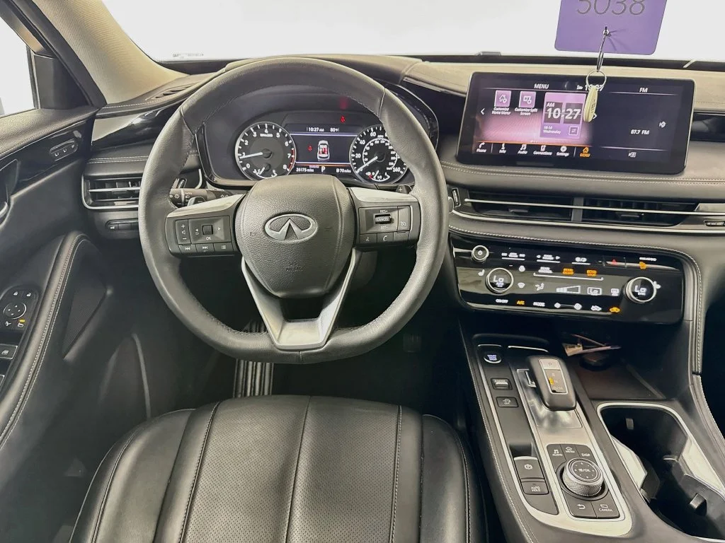Certified Used 2024 White INFINITI PURE image 31