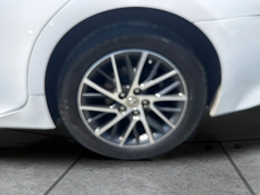 Used 2016 White Lexus 350 image 33