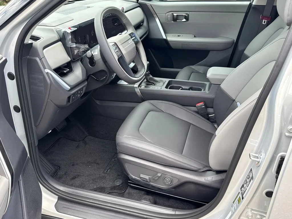 New 2027 Ivory Silver Kia EX image 9