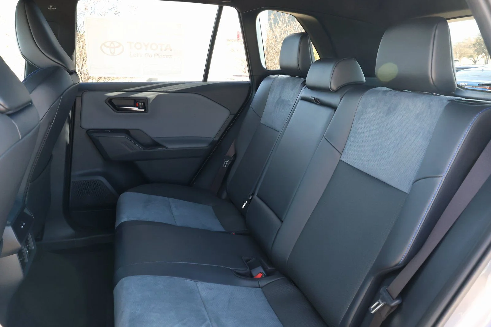 2026 Toyota RAV4 XSE - Photo 31