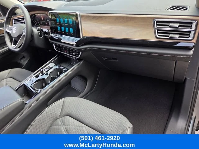 Used 2024 Gray Volkswagen 2.0T SE w/Technology image 17