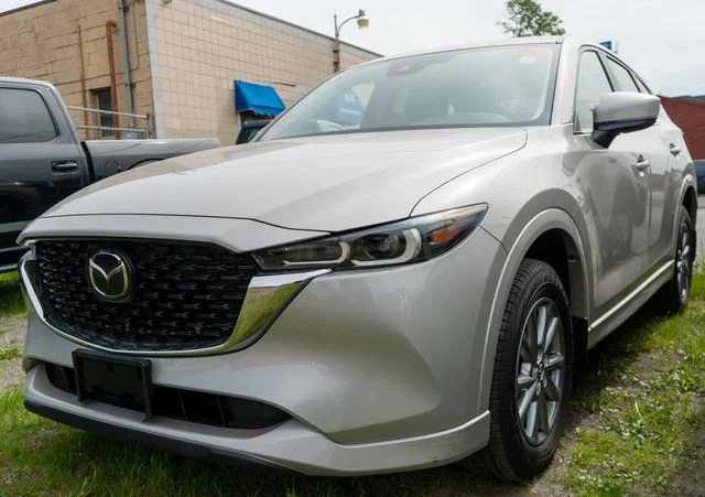 2024 Mazda CX-5 S Preferred package Auto AWD's photo