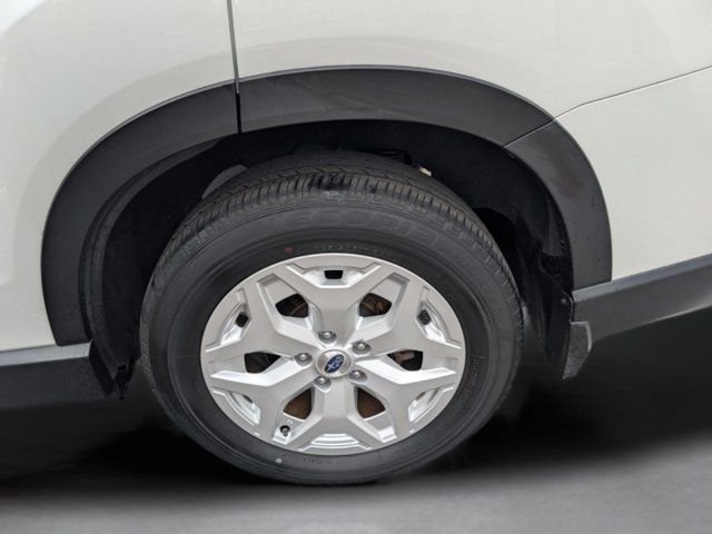 Used 2023 White Subaru Base image 32
