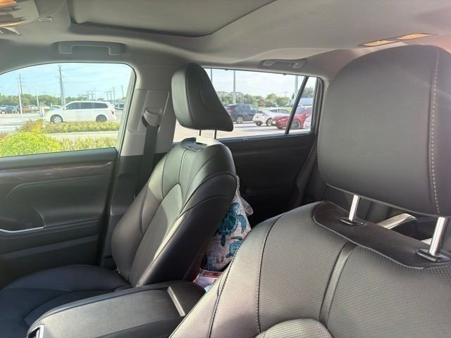 Used 2025  Toyota Limited image 7