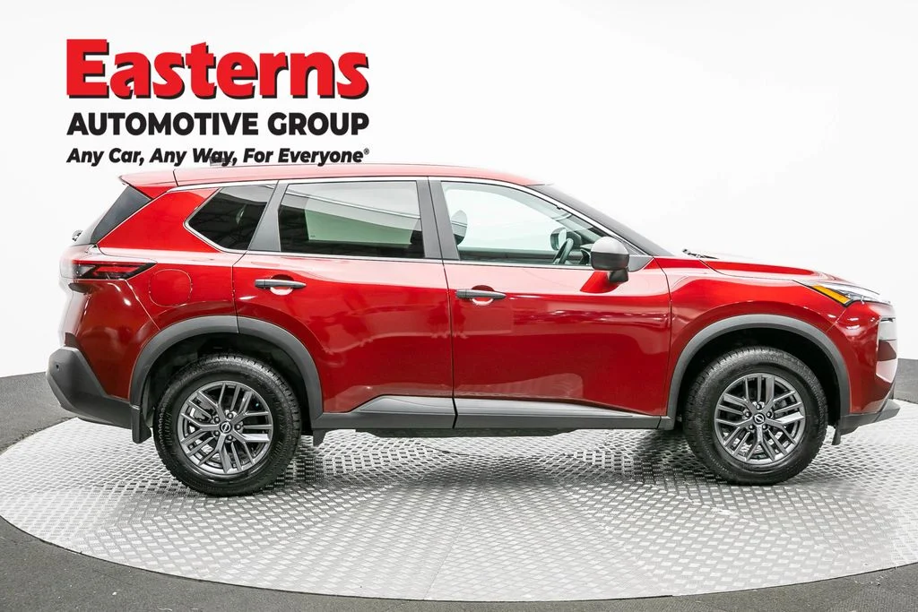 Used 2023 Red Nissan S image 4