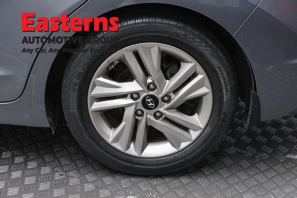 Used 2019 Gray Hyundai Value Edition image 8