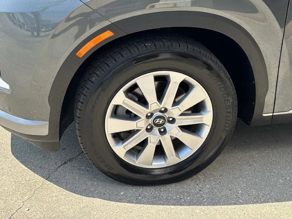 Used 2025 Gray Hyundai SEL image 6