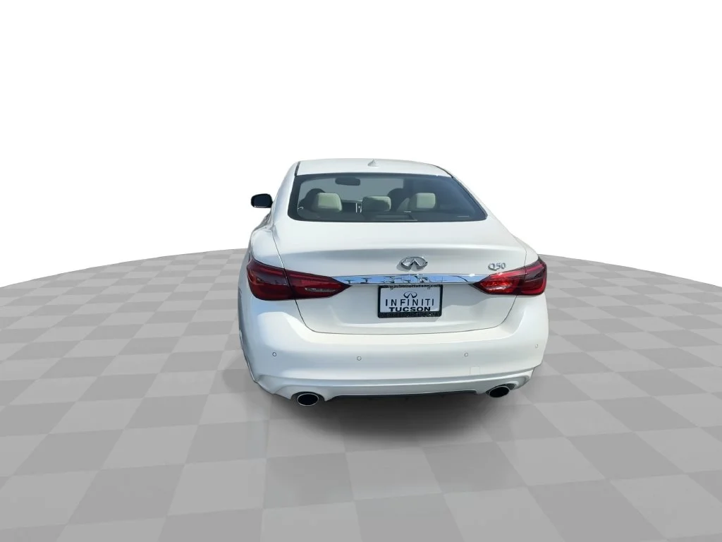 Used 2023 White INFINITI LUXE image 7