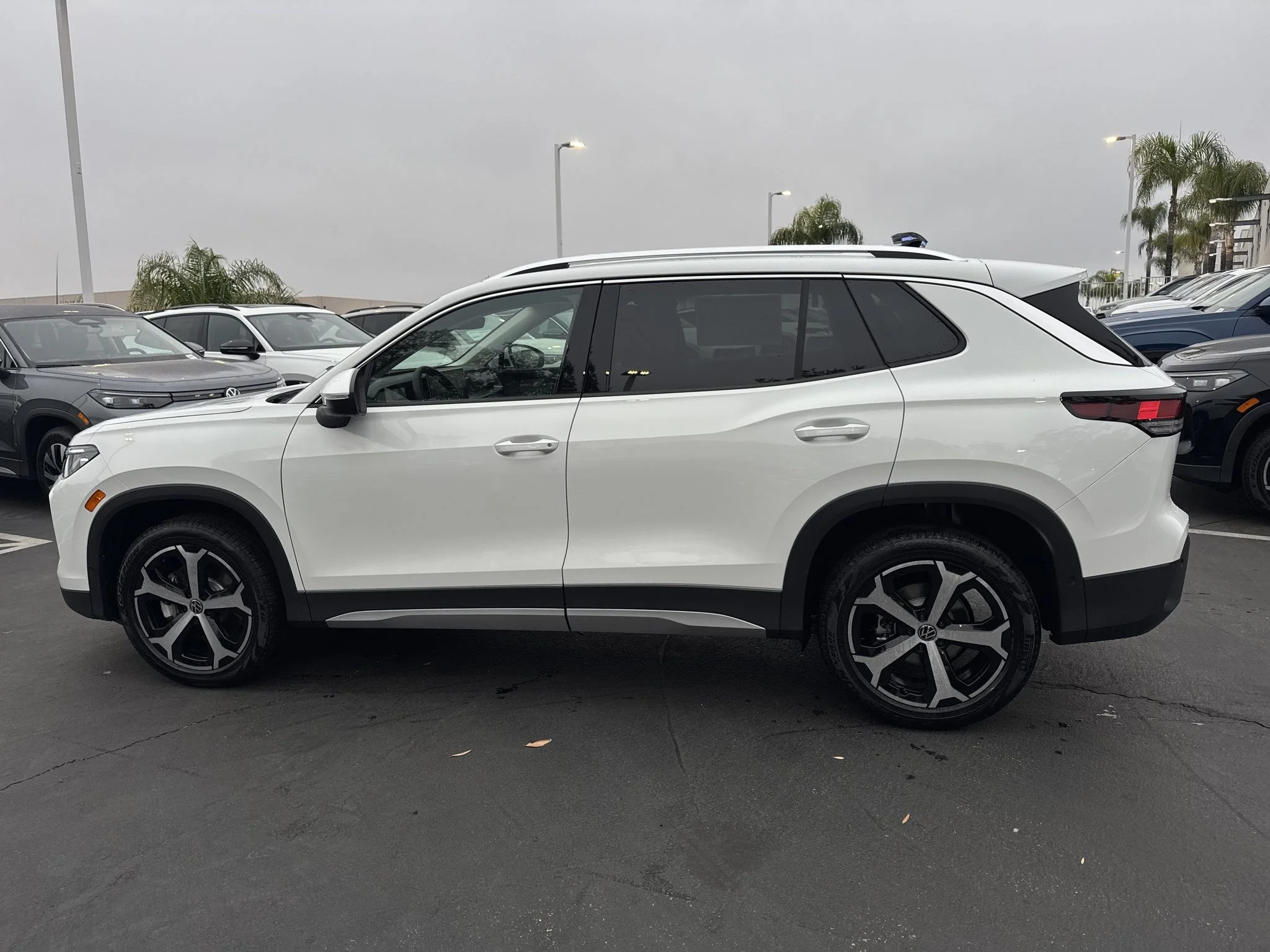 New 2026 Pure White Volkswagen SE image 5