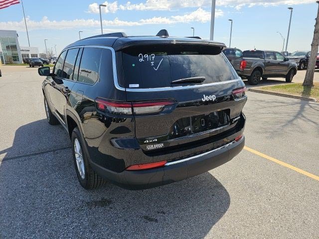 New 2026 Diamond Black Crystal Pearlcoat Jeep Laredo X image 3