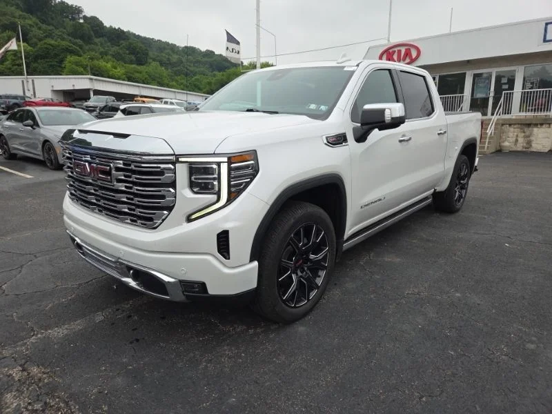 Used 2023 White GMC Denali image 3