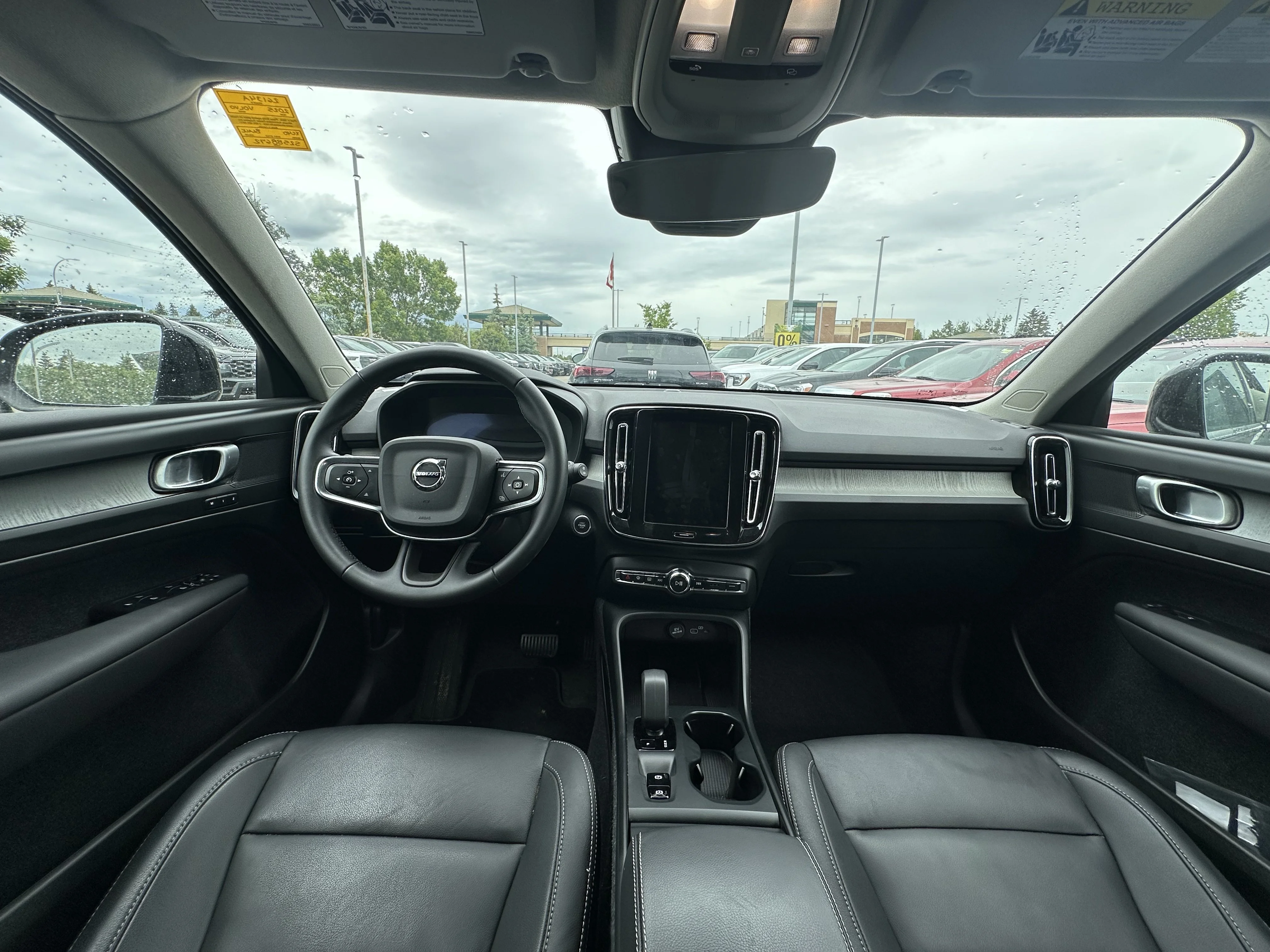 Certified Used 2025  Volvo Core Bright Theme image 17