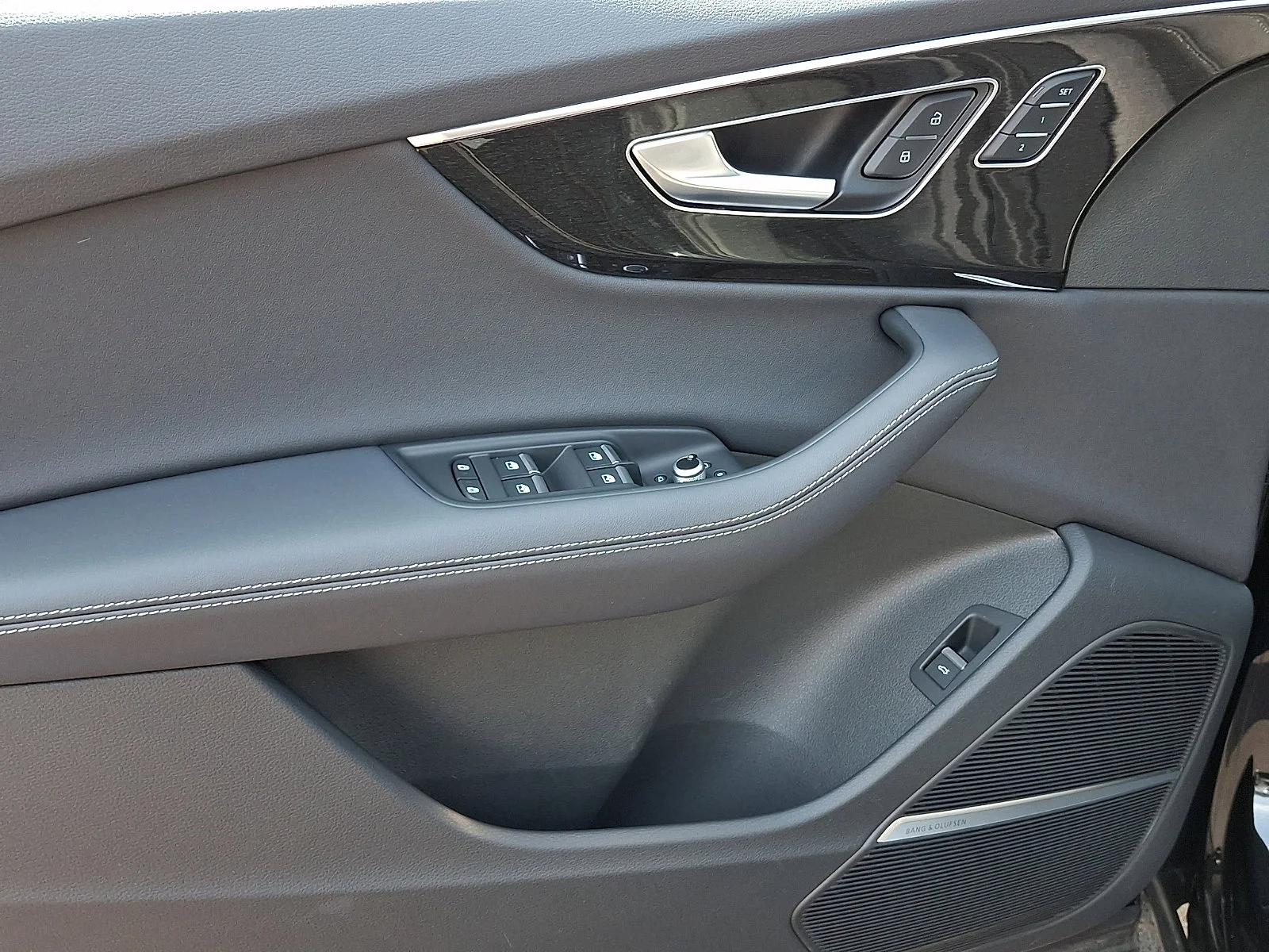 Used 2025 Mythos Black Metallic   0E0e Audi Premium Plus image 13