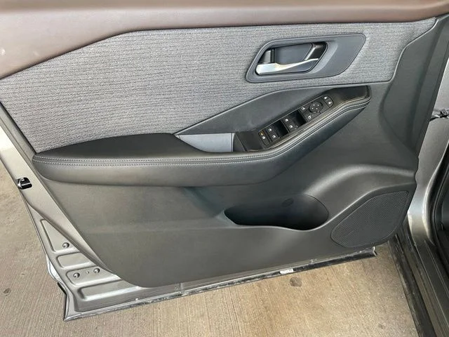 Used 2023 Gray Nissan SV image 9