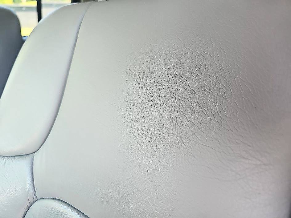 Used 2015 Arctic Blue Metallic Nissan SV image 15